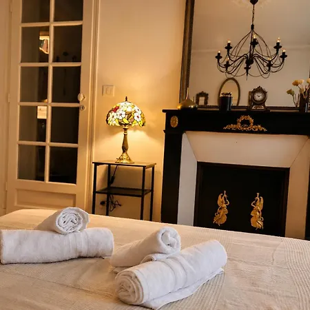 Montmartre Crown - Paris