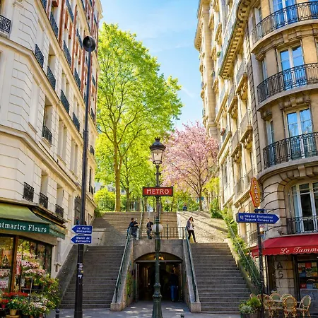 Montmartre Crown - *